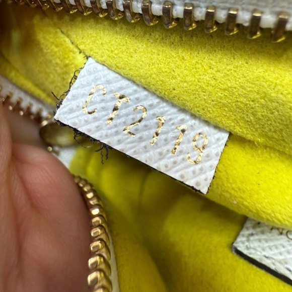 LOUIS VUITTON Monogram
Giant Portemonnaie Cube Mini
Cube Coin Bag Key Charm - Picture 10 of 10